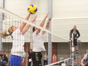 UA131109volleybal100..JPG